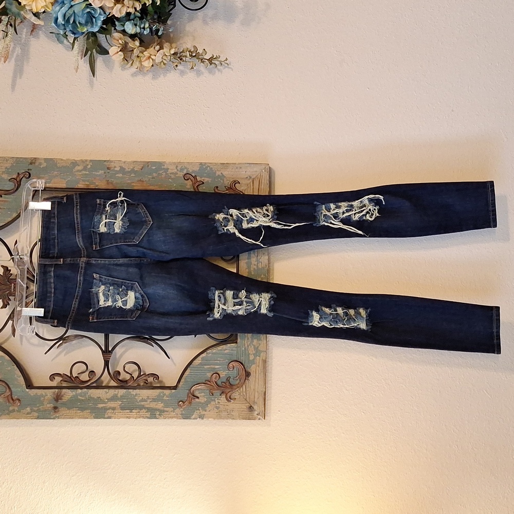 SWANK High Rise Ripped & Distressed Skinny Leg Jean. Size 1 - Picture 4 of 17